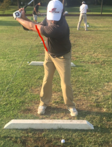 Elbow and hip move apart to the top of the backswing